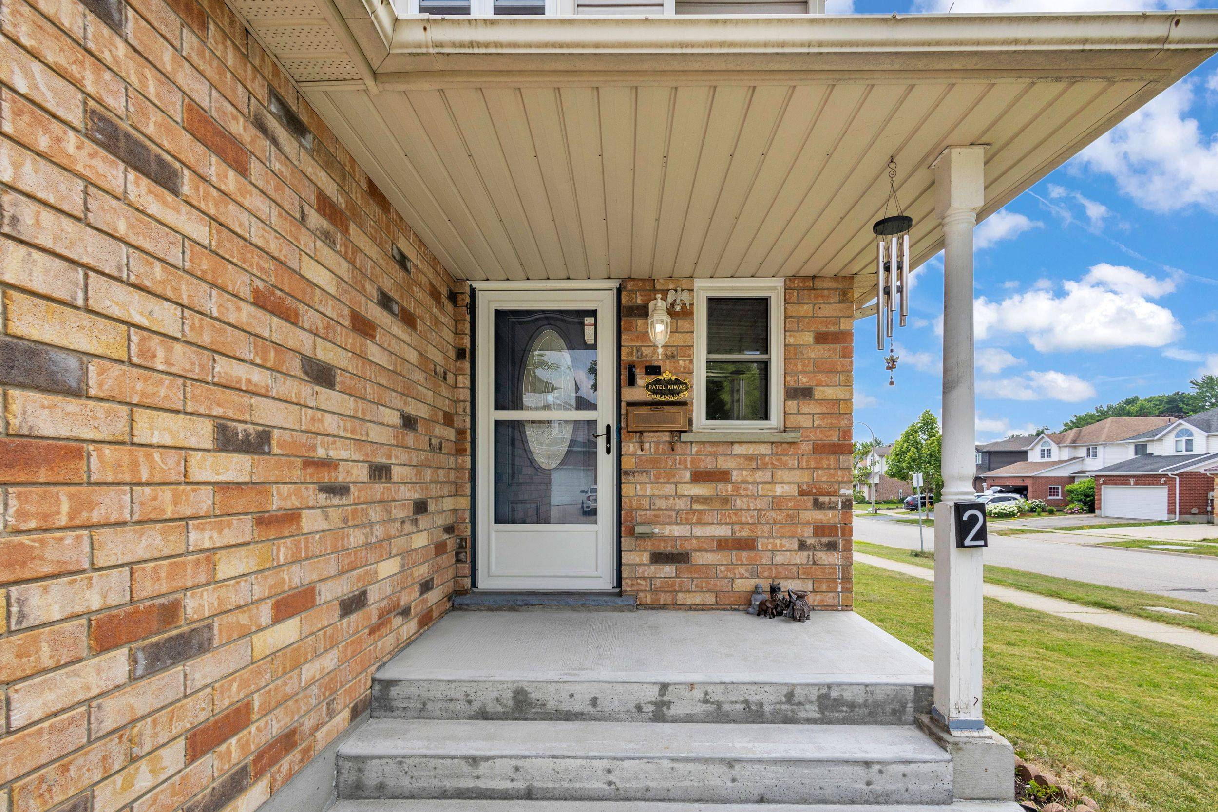Kitchener, ON N2E 3N8,2 Waterwillow CT