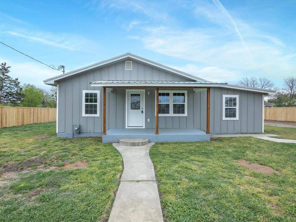 Bowie, TX 76230,107 E Riley Street