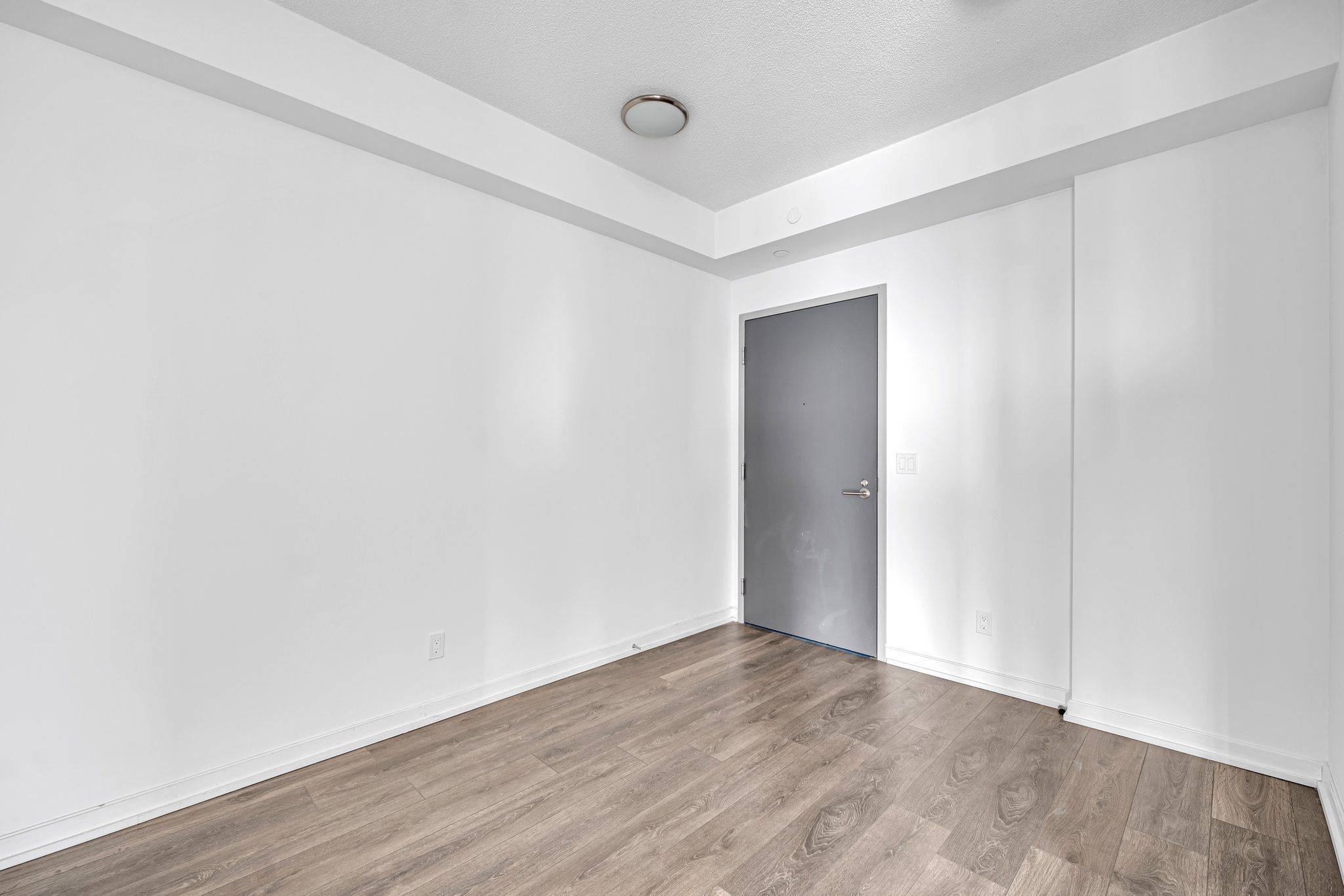 Toronto C15, ON M2J 1M5,36 Forest Manor RD #805