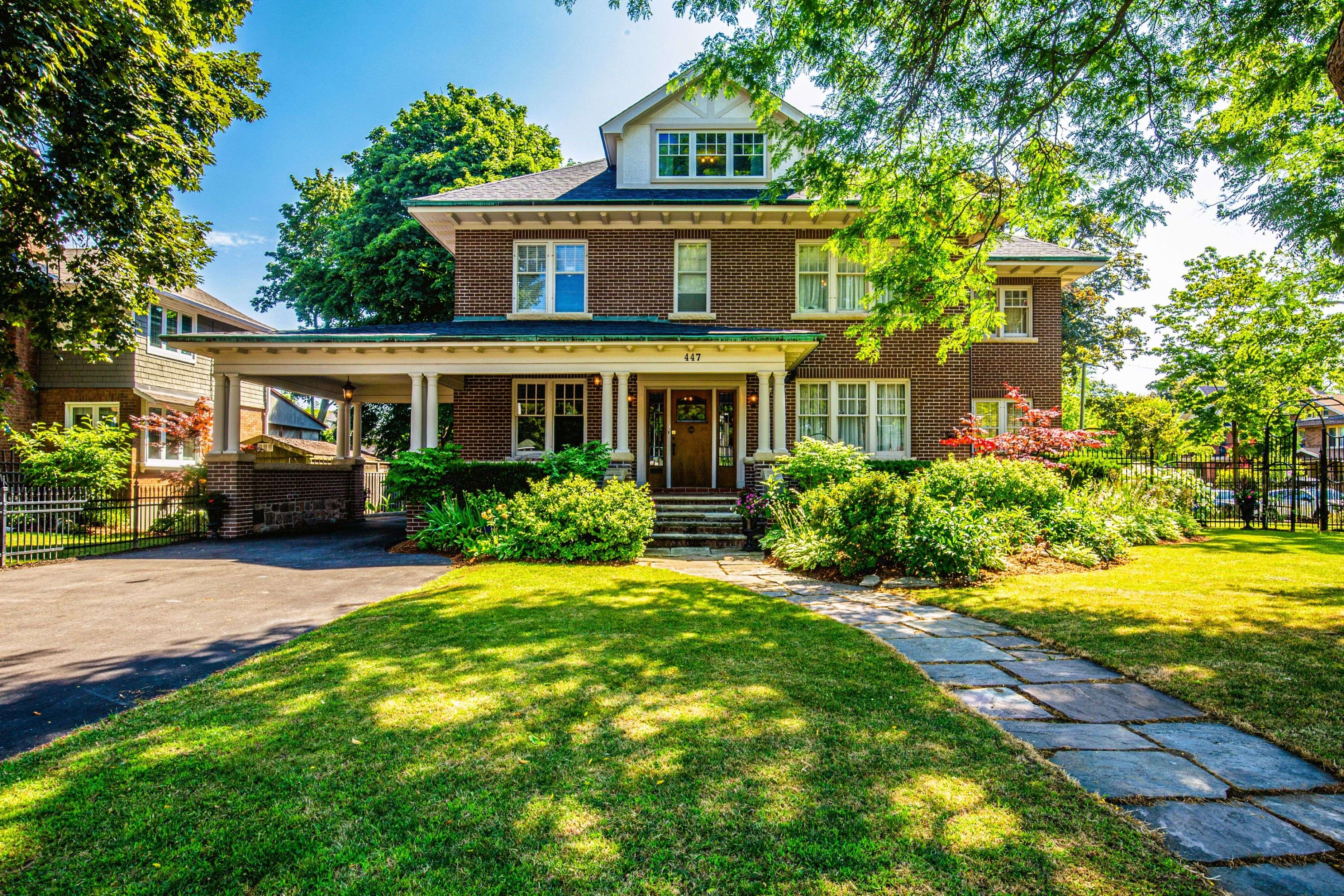Oshawa, ON L1G 4T8,447 Simcoe ST N