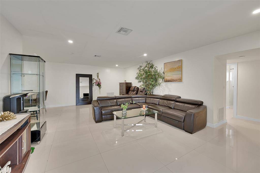 Coral Gables, FL 33134,521 SW 40th Ct