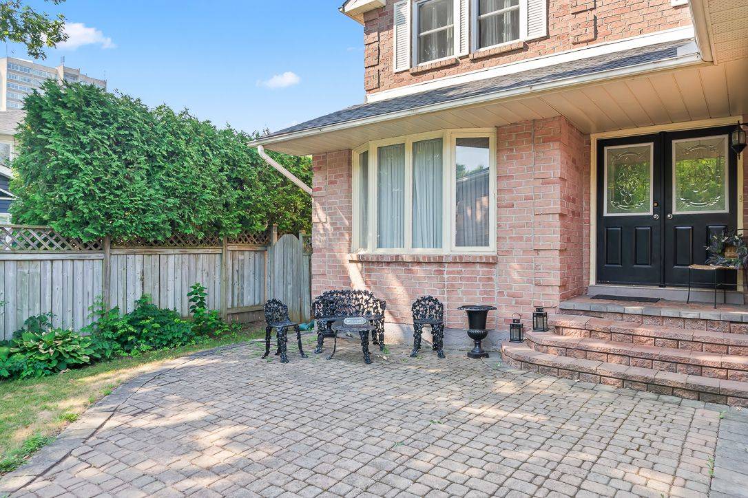 Oakville, ON L6H 4R4,411 Freeman CRES