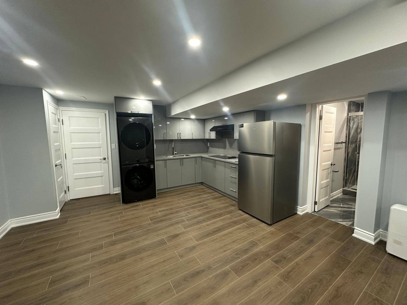 Milton, ON L9E 1X5,1394 lobelia CRES #lower unit