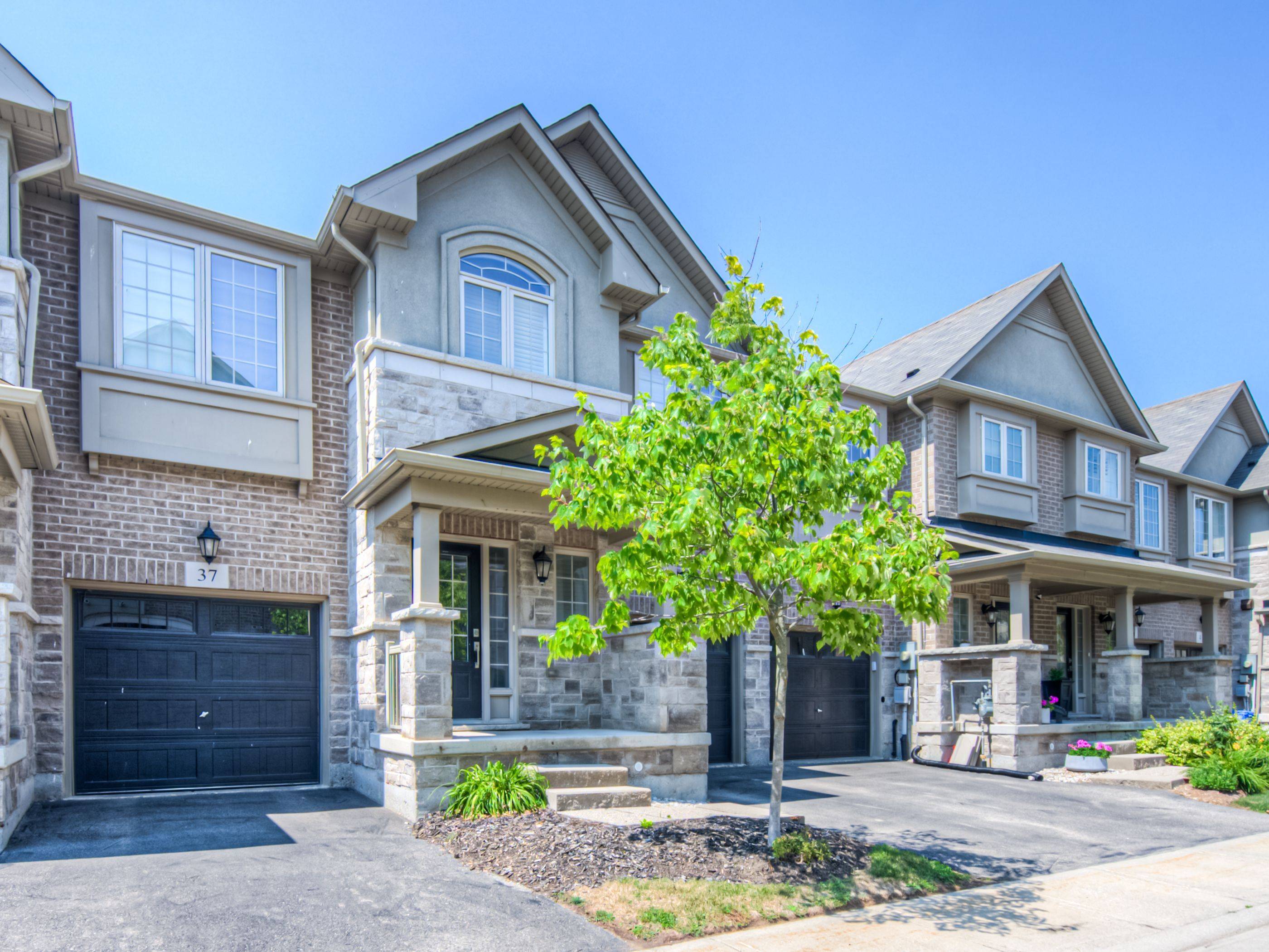 Hamilton, ON L8B 0X1,215 Dundas ST E #38