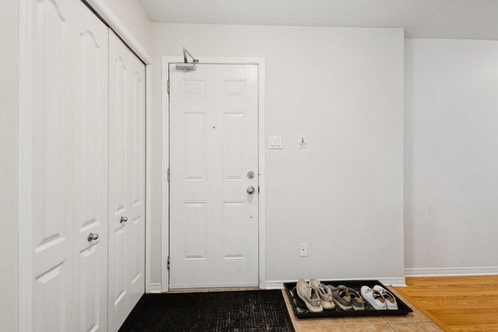 Cyrville - Carson Grove - Pineview, ON K1J 0J2,90 Steele Park Private #19