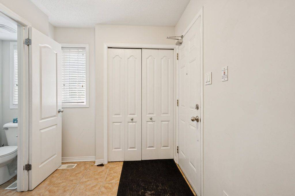 Cyrville - Carson Grove - Pineview, ON K1J 0J2,90 Steele Park Private #19