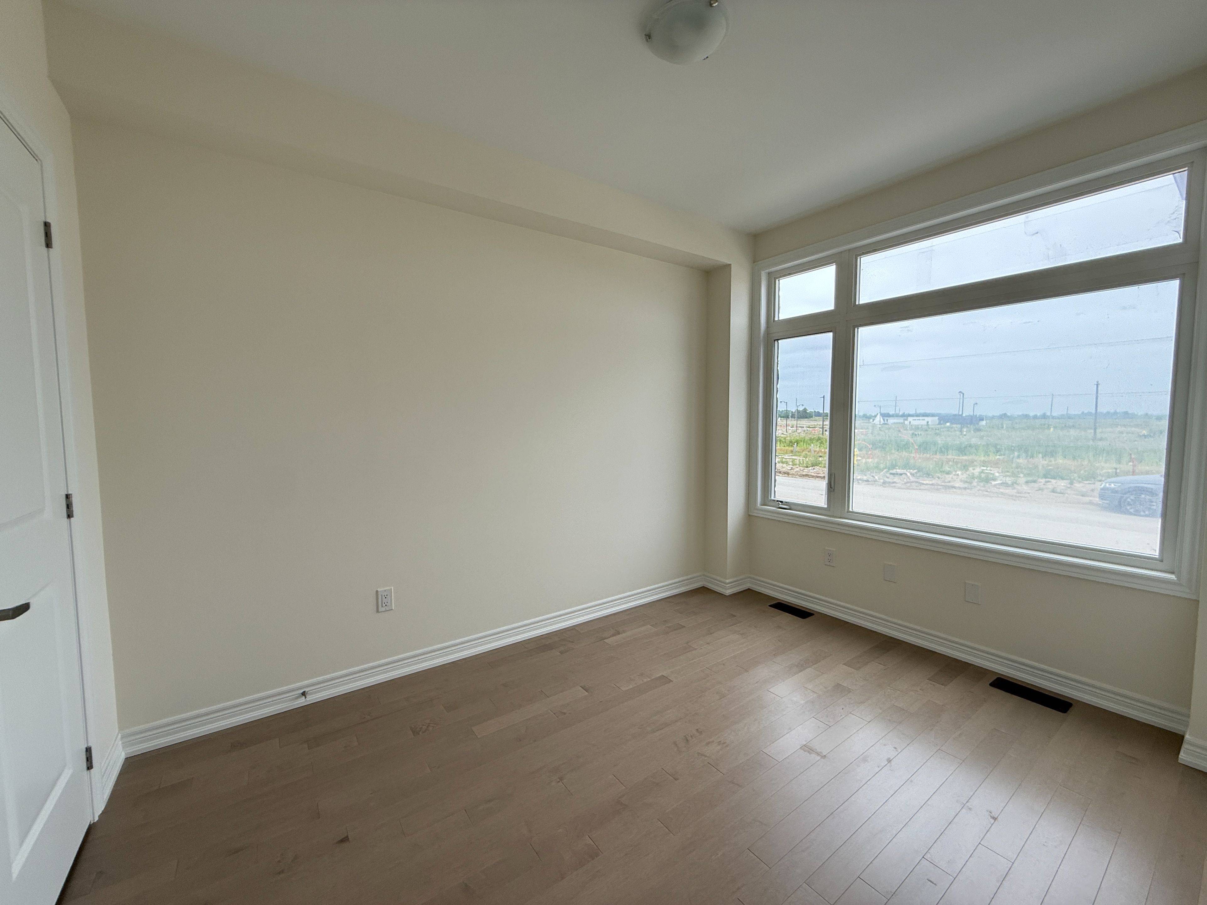 Markham, ON L6C 1N3,42 Selina Rose ST S #107-4