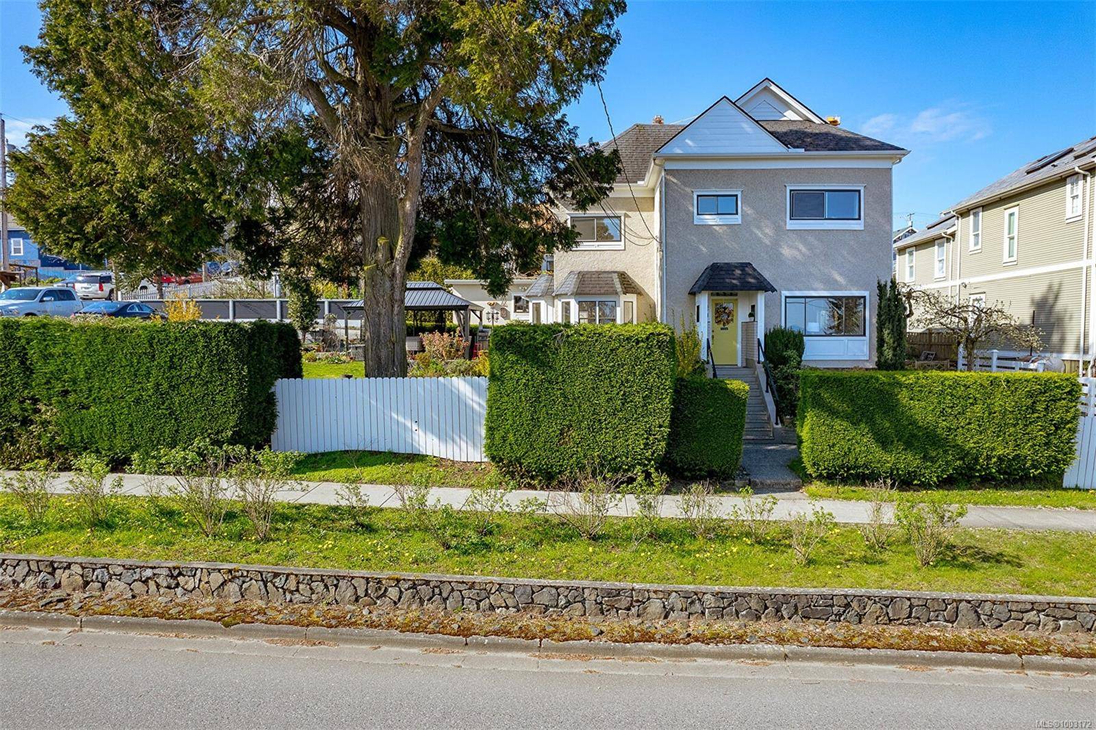 Nanaimo, BC V9R 2K8,377 Milton St