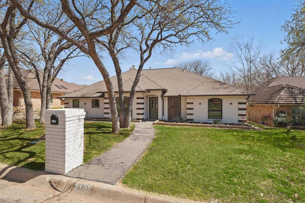 Arlington, TX 76013,2107 Emerald Lake Drive