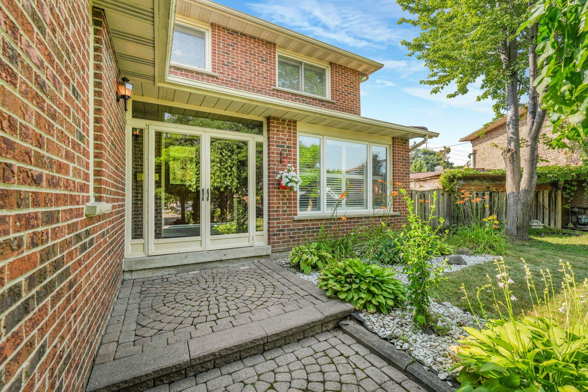 Brampton, ON L6S 3V1,16 Pacific LN