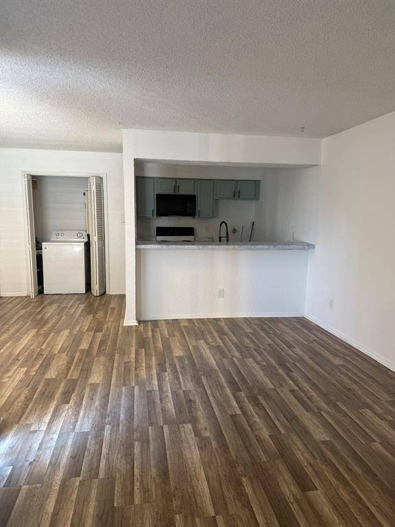 Dallas, TX 75243,9813 Walnut Street #302