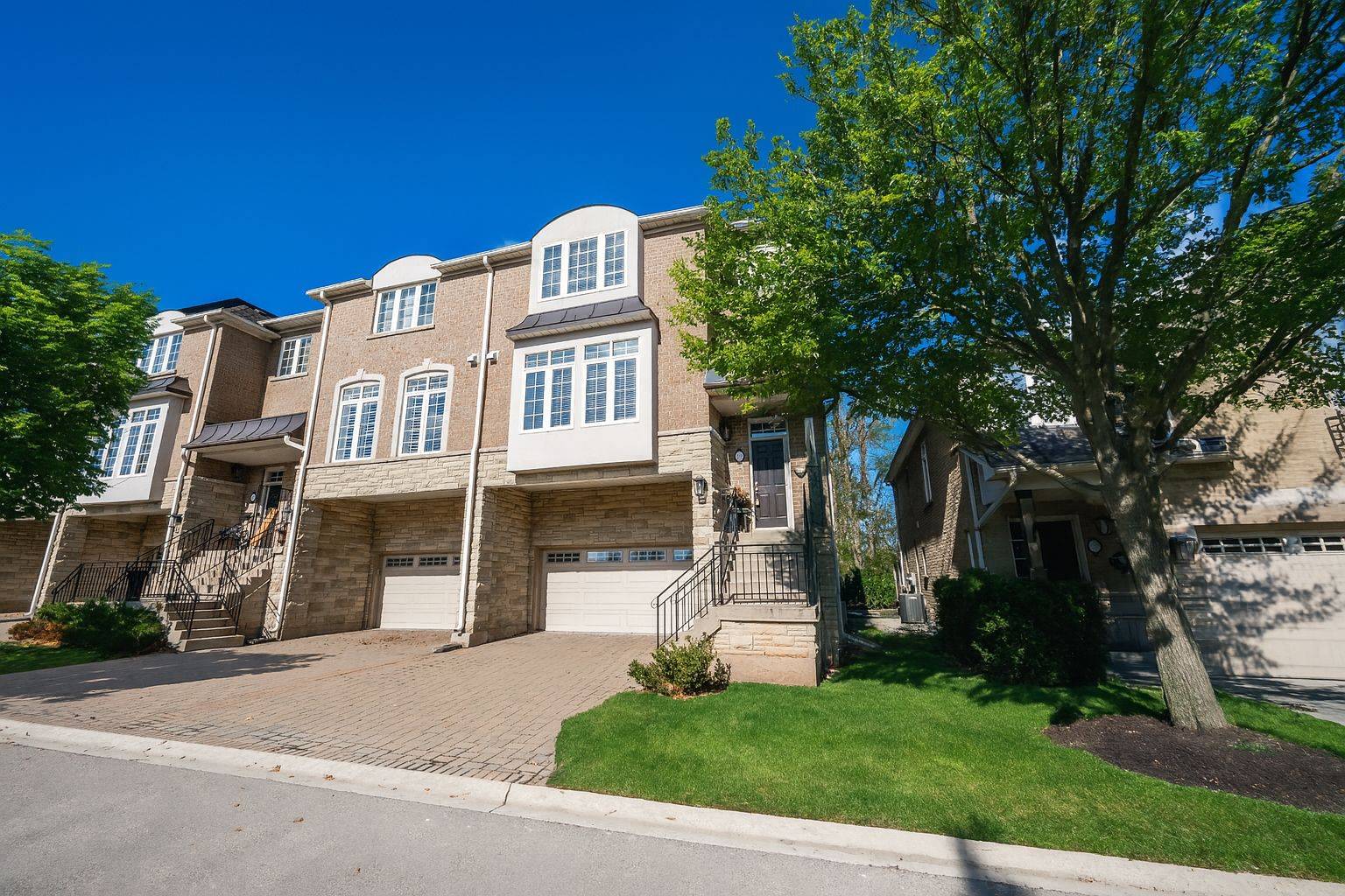 Oakville, ON L6M 3Z4,1267 Dorval DR #19