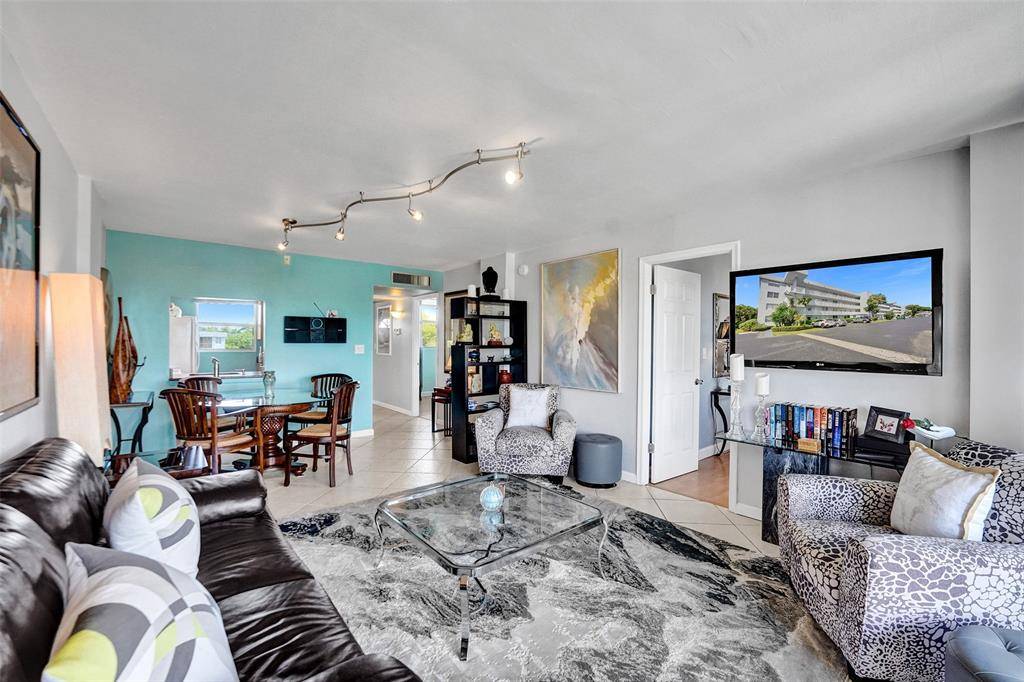 Oakland Park, FL 33309,110 Royal Park Dr #4C
