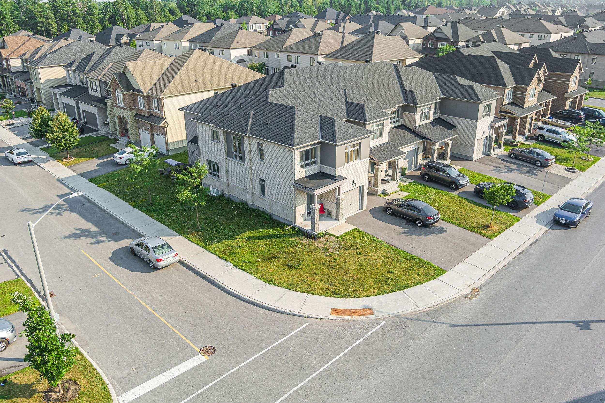 Stittsville - Munster - Richmond, ON K2S 0Y7,622 Parade DR