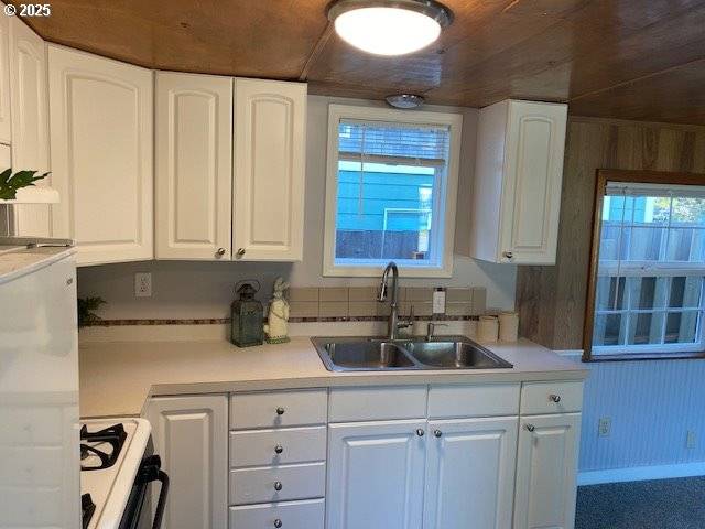 Lincoln City, OR 97367,681 SE NEPTUNE AVE