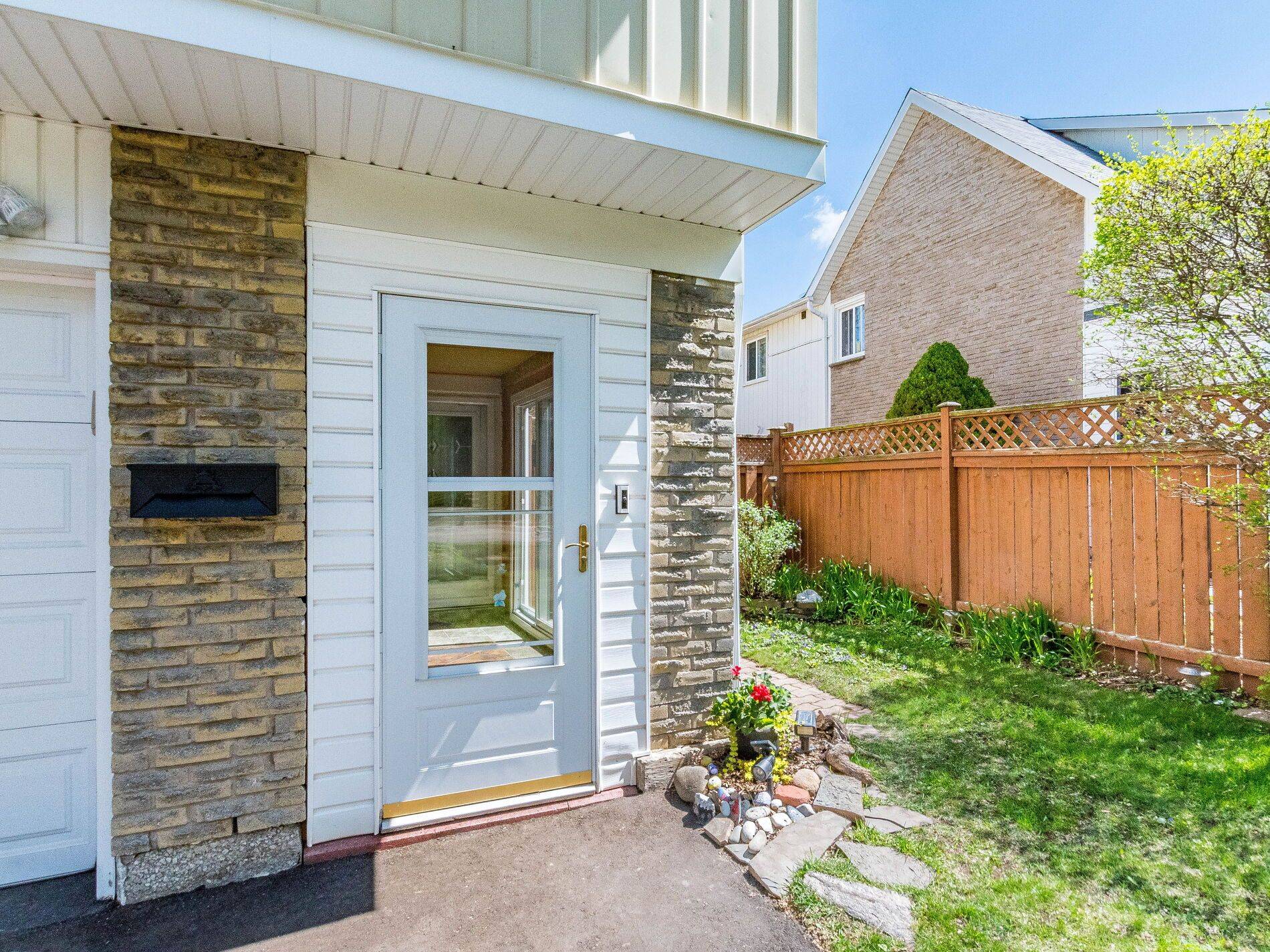 Mississauga, ON L5L 1C9,2404 Mainroyal ST
