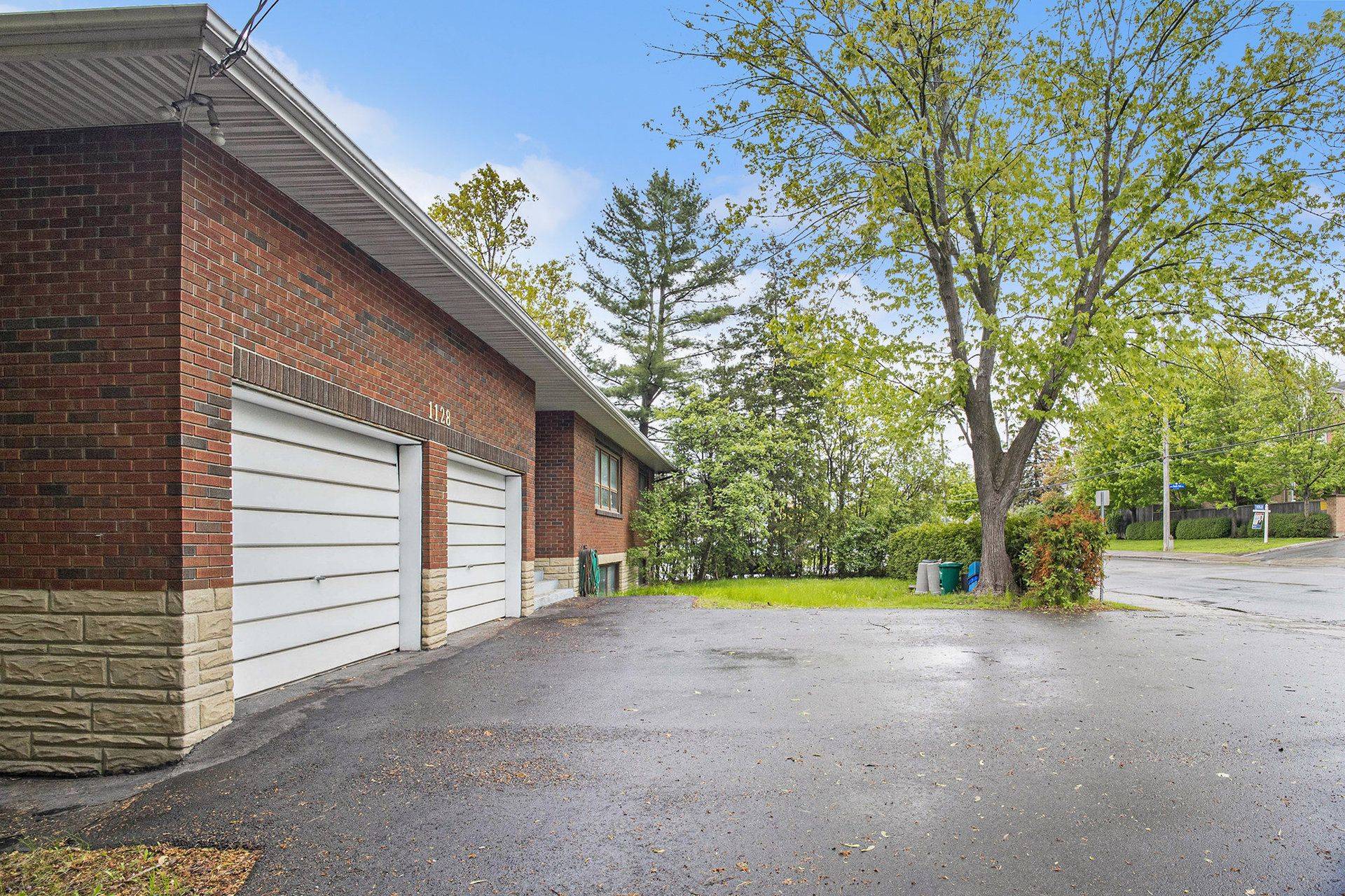 Cyrville - Carson Grove - Pineview, ON K1J 7R8,1128 Cummings AVE