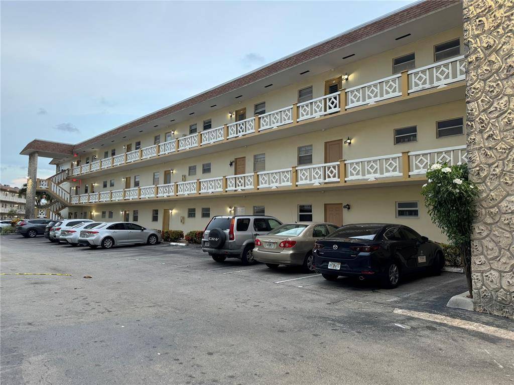 Lauderdale Lakes, FL 33313,5111 W Oakland Park Blvd #307