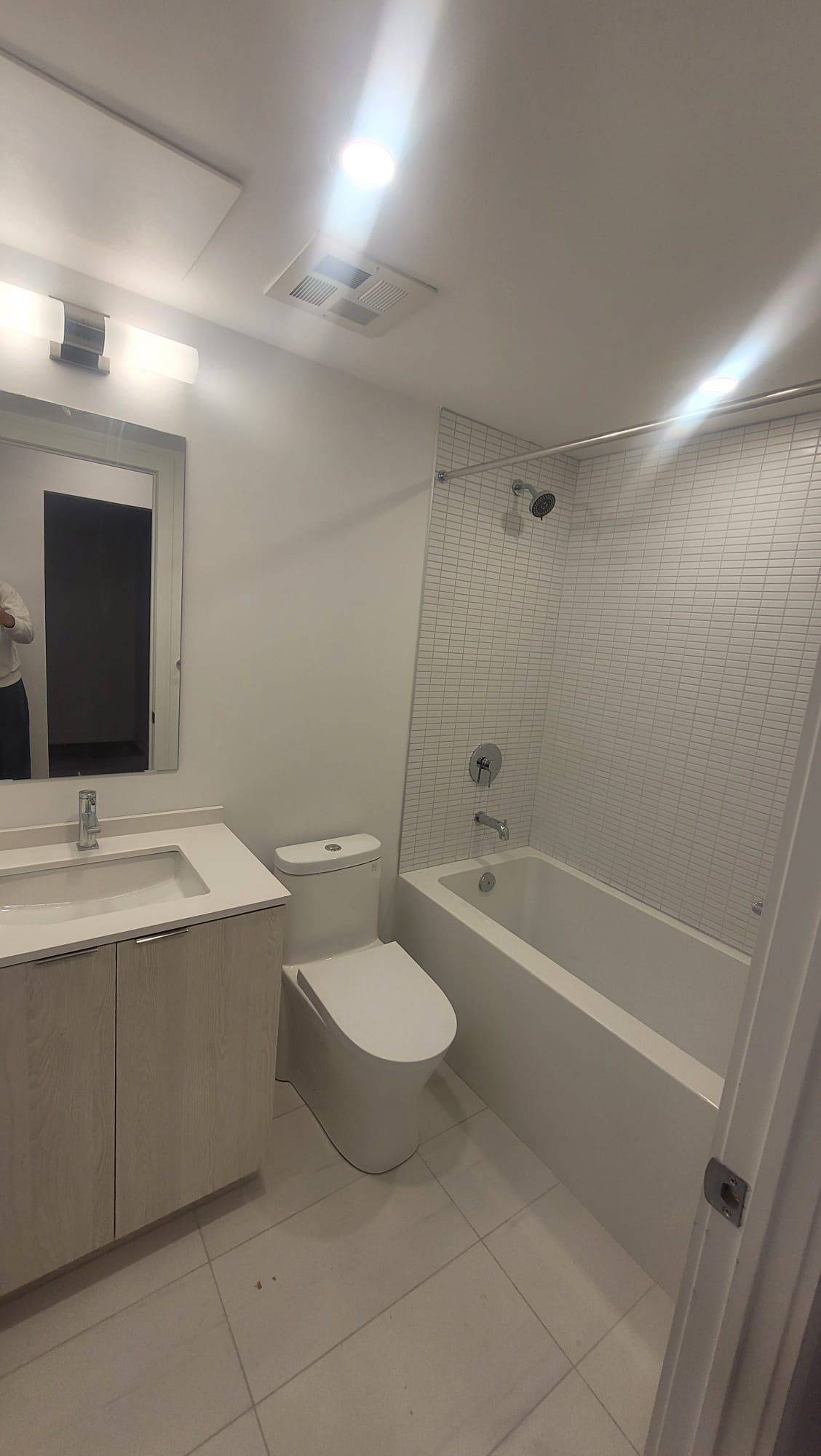 Hamilton, ON L8R 3J2,1 Jarvis ST #1112