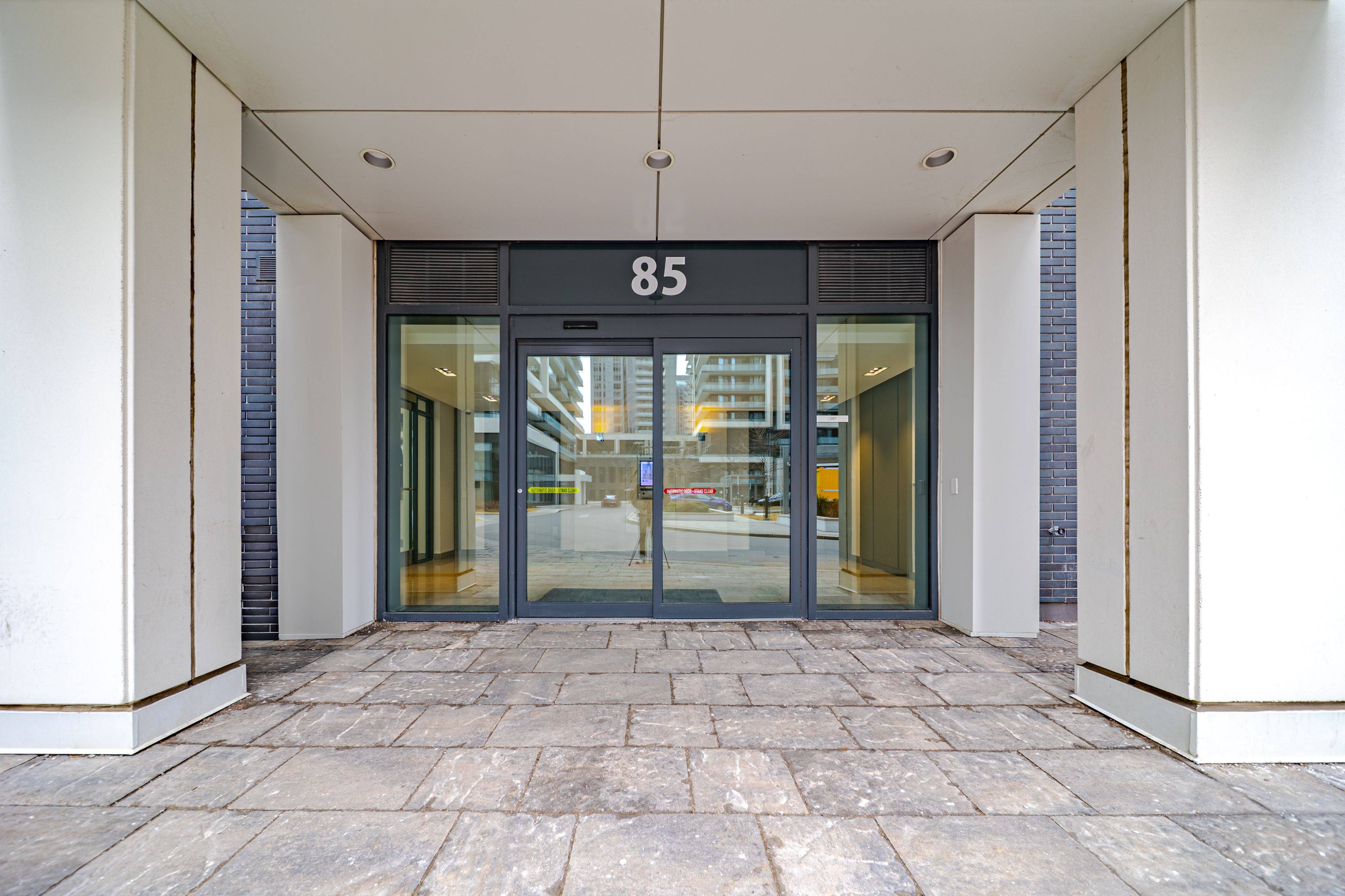 Richmond Hill, ON L4B 0H4,85 Oneida CRES ##407