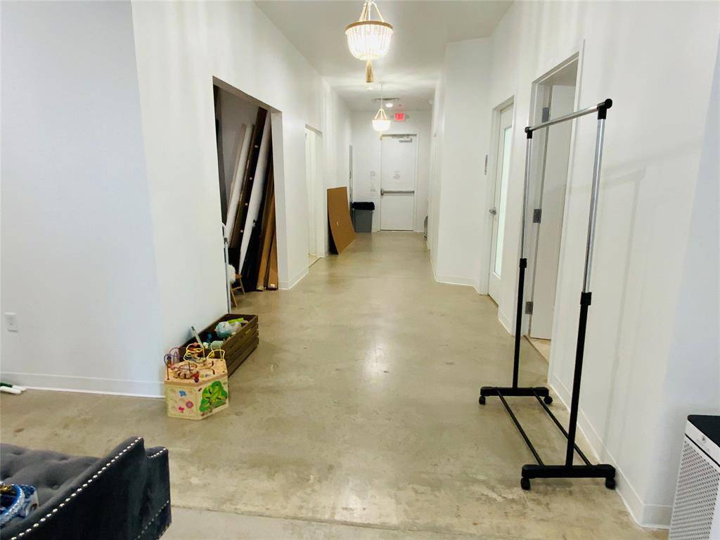 Roanoke, TX 76262,400 S Oak #160