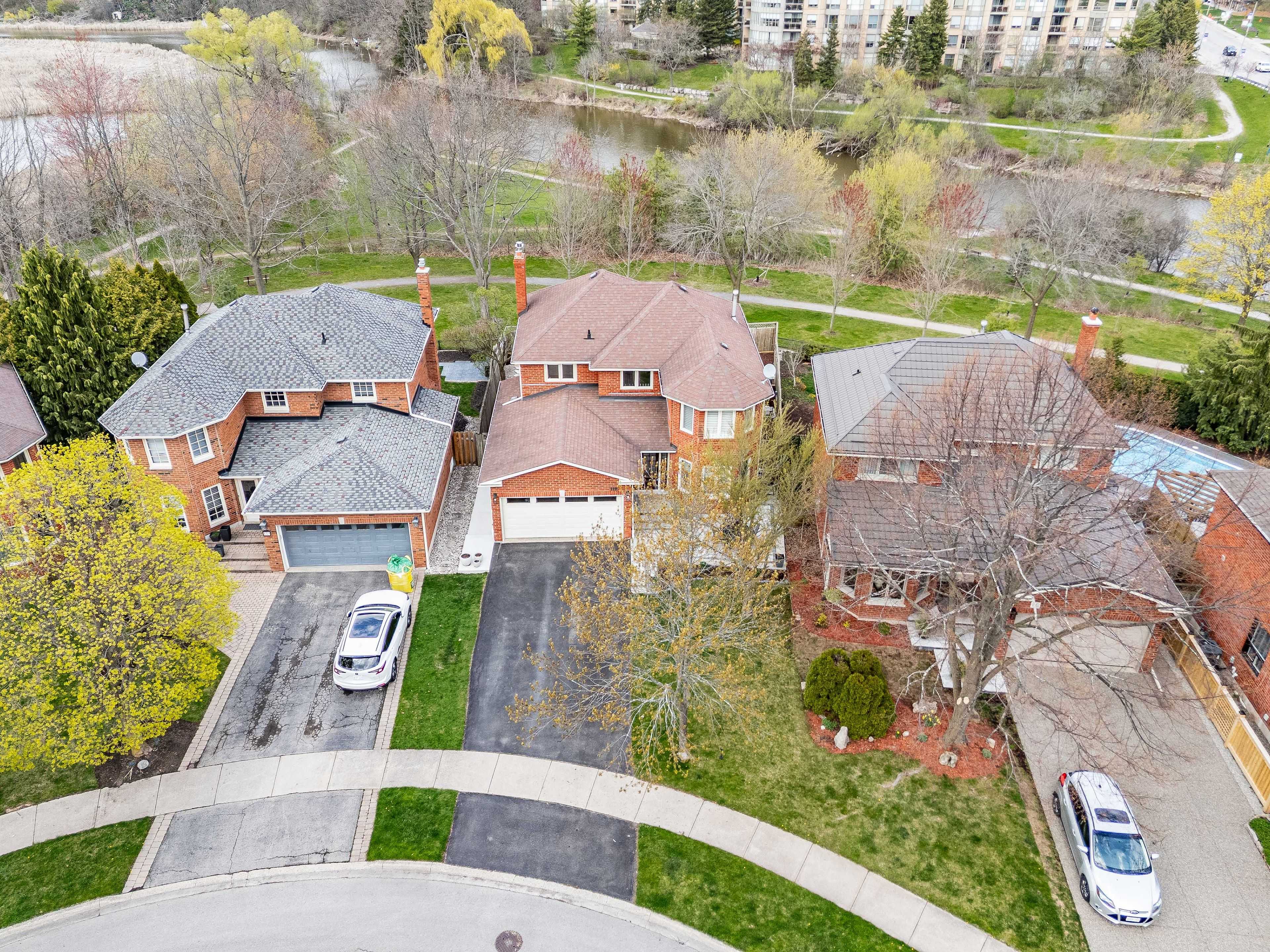 Oakville, ON L6L 6J3,119 Triller PL