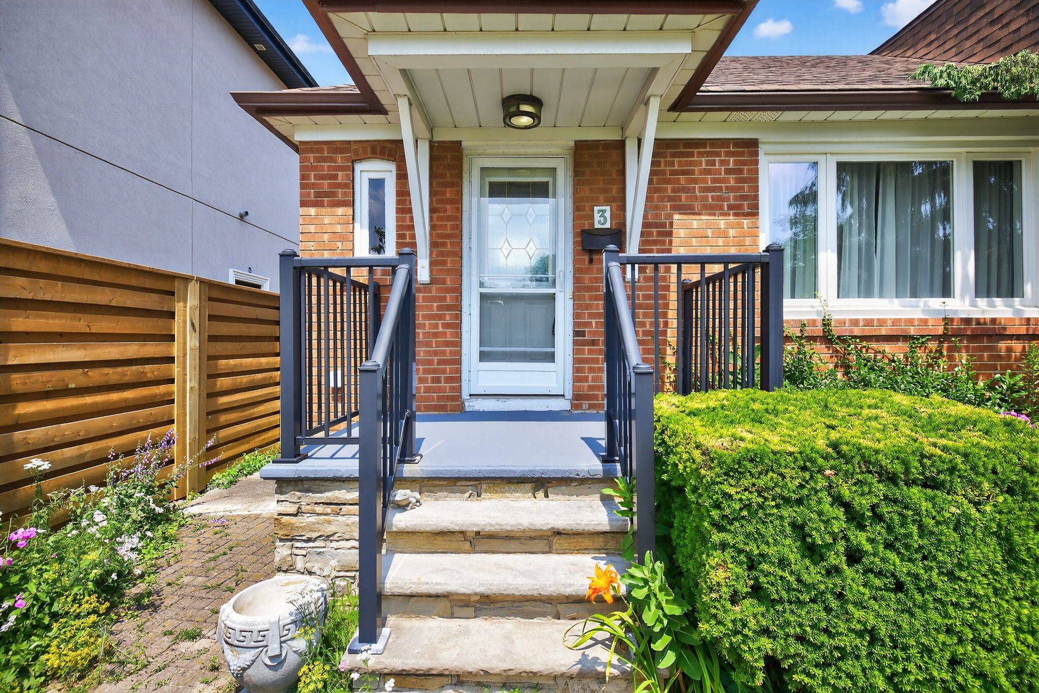 Mississauga, ON L5M 1H2,3 Brookside DR
