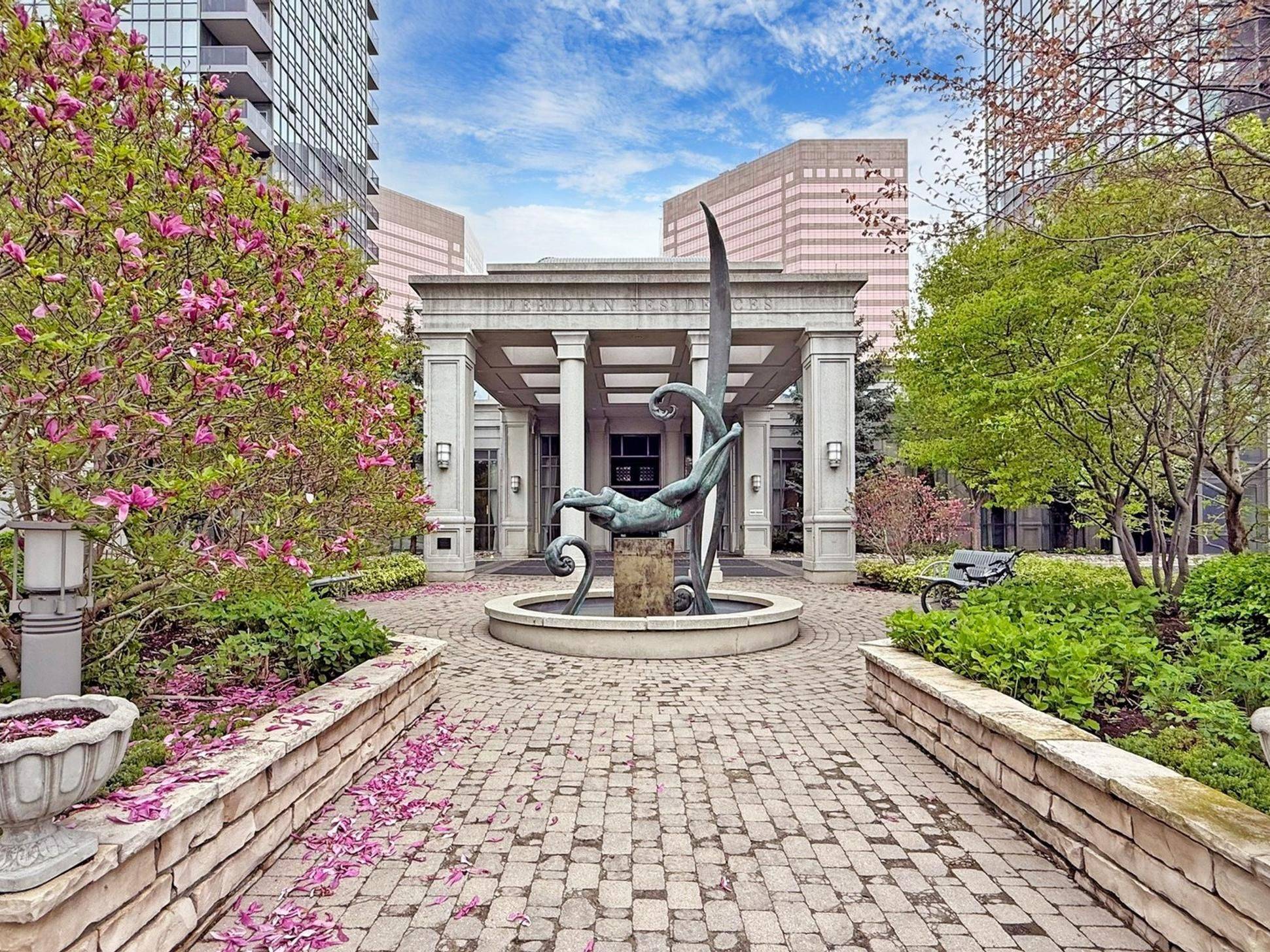 Toronto C07, ON M2M 1R2,25 Greenview AVE #1716