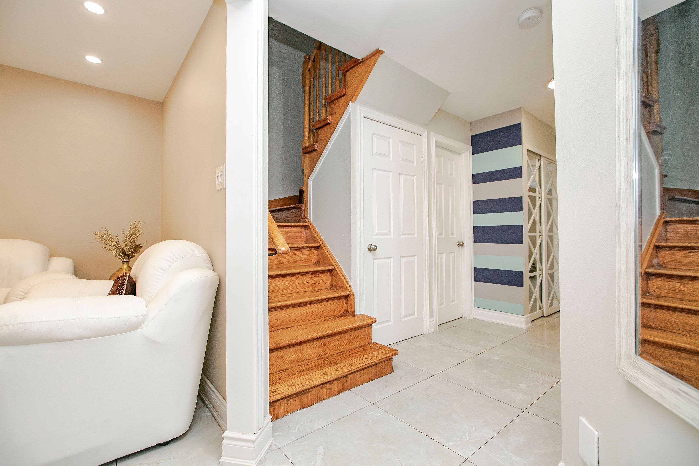 Brampton, ON L6Y 4V6,130 Meadowlark DR