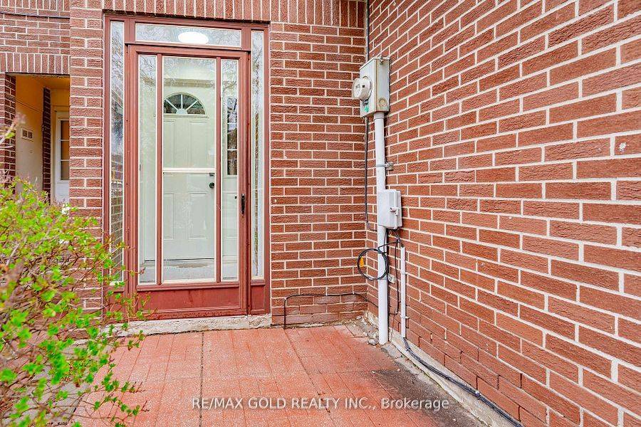 Brampton, ON L6T 3A5,17 Eden Park DR