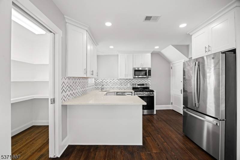 Belleville Twp., NJ 07109,27 King Pl