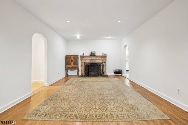 Livingston Twp., NJ 07039,14 Crossbrook Rd