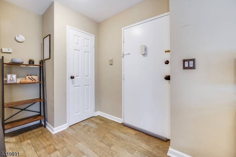 Morristown Town, NJ 07960,48-50 Elm St