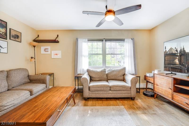 Morristown Town, NJ 07960,48-50 Elm St