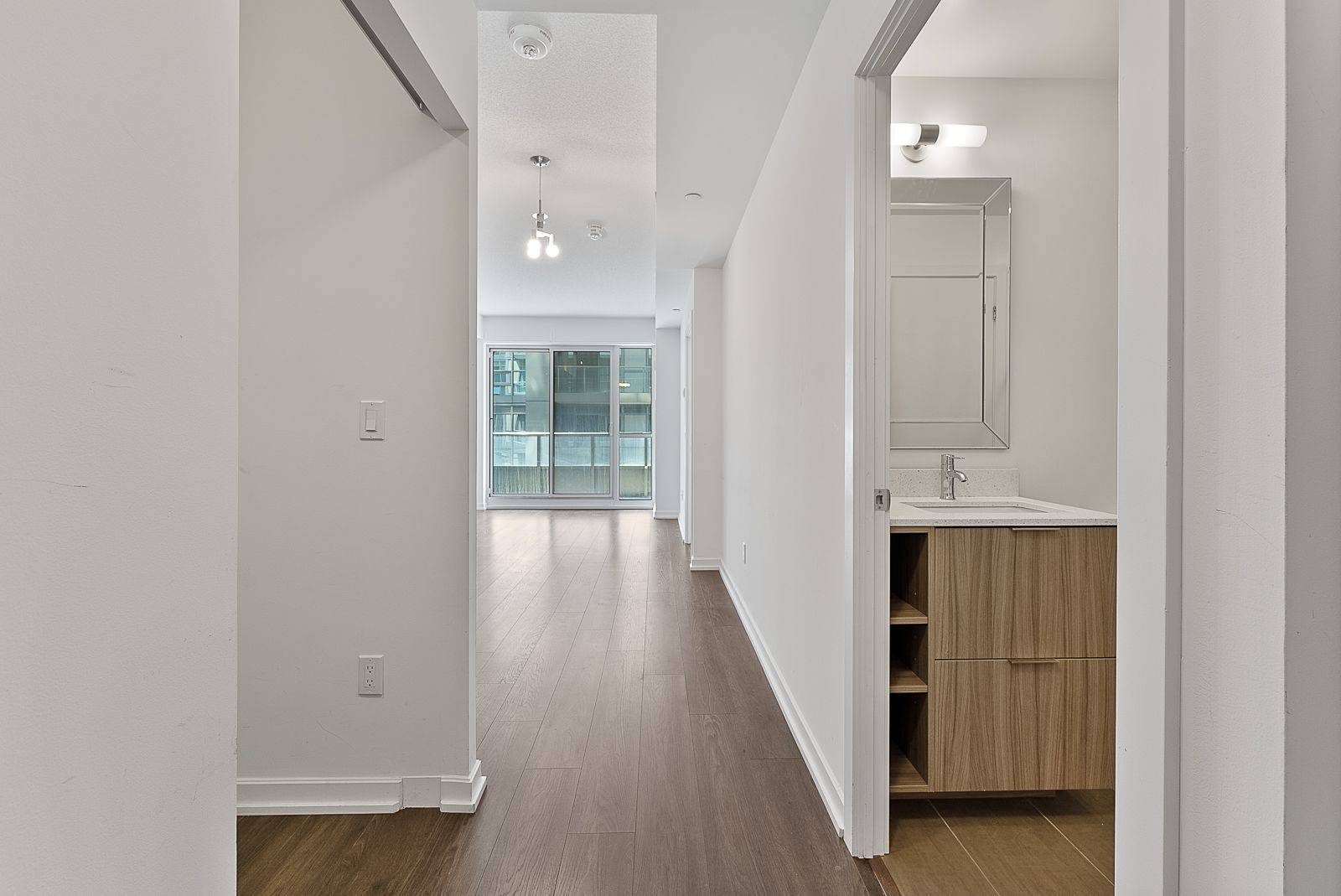 Toronto C15, ON M2J 0E3,50 Forest Manor RD #404