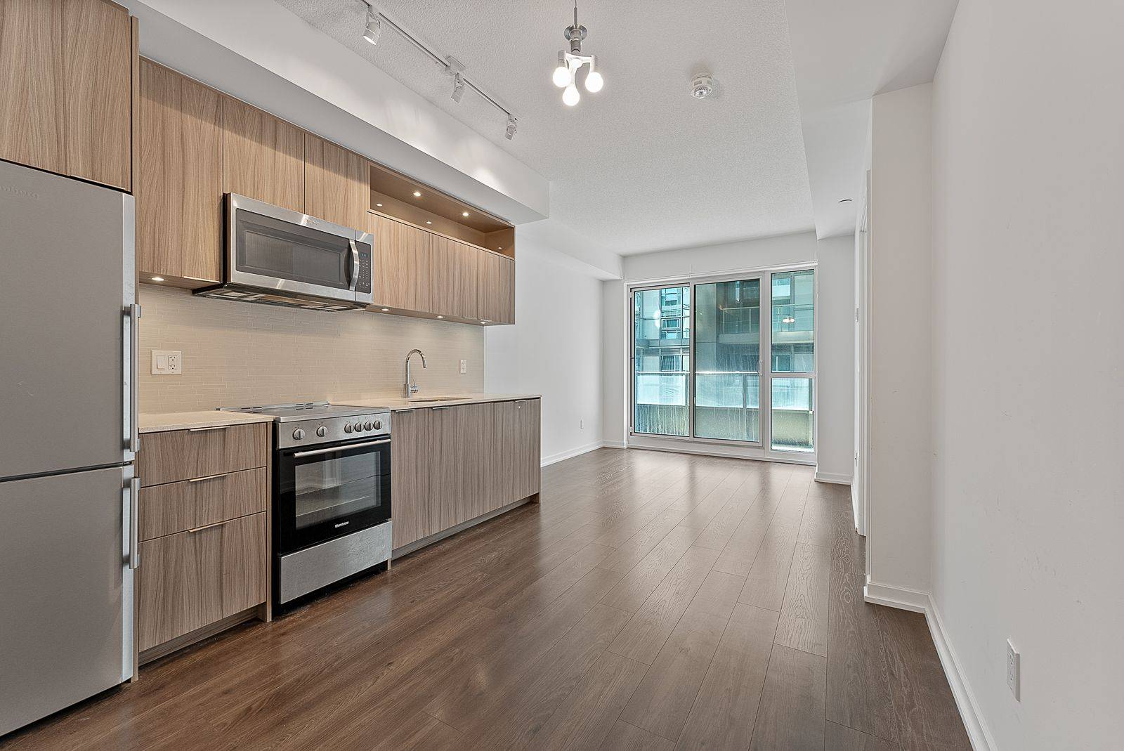 Toronto C15, ON M2J 0E3,50 Forest Manor RD #404