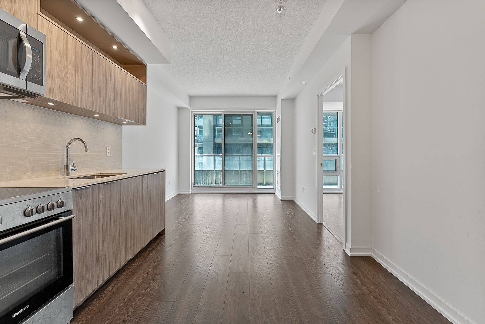 Toronto C15, ON M2J 0E3,50 Forest Manor RD #404