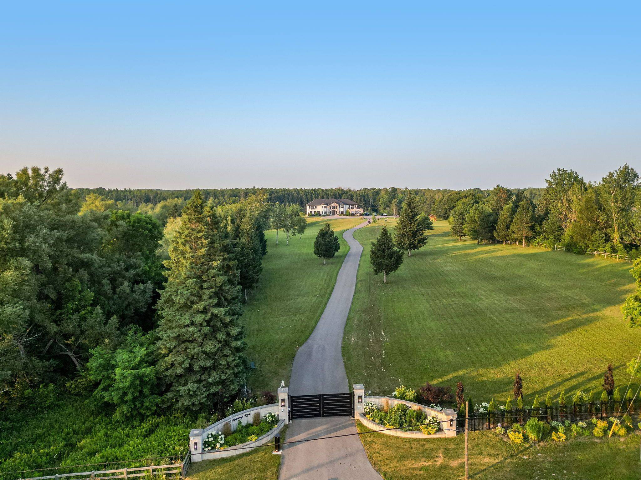 Caledon, ON L7C 1X8,16033 Mississauga RD