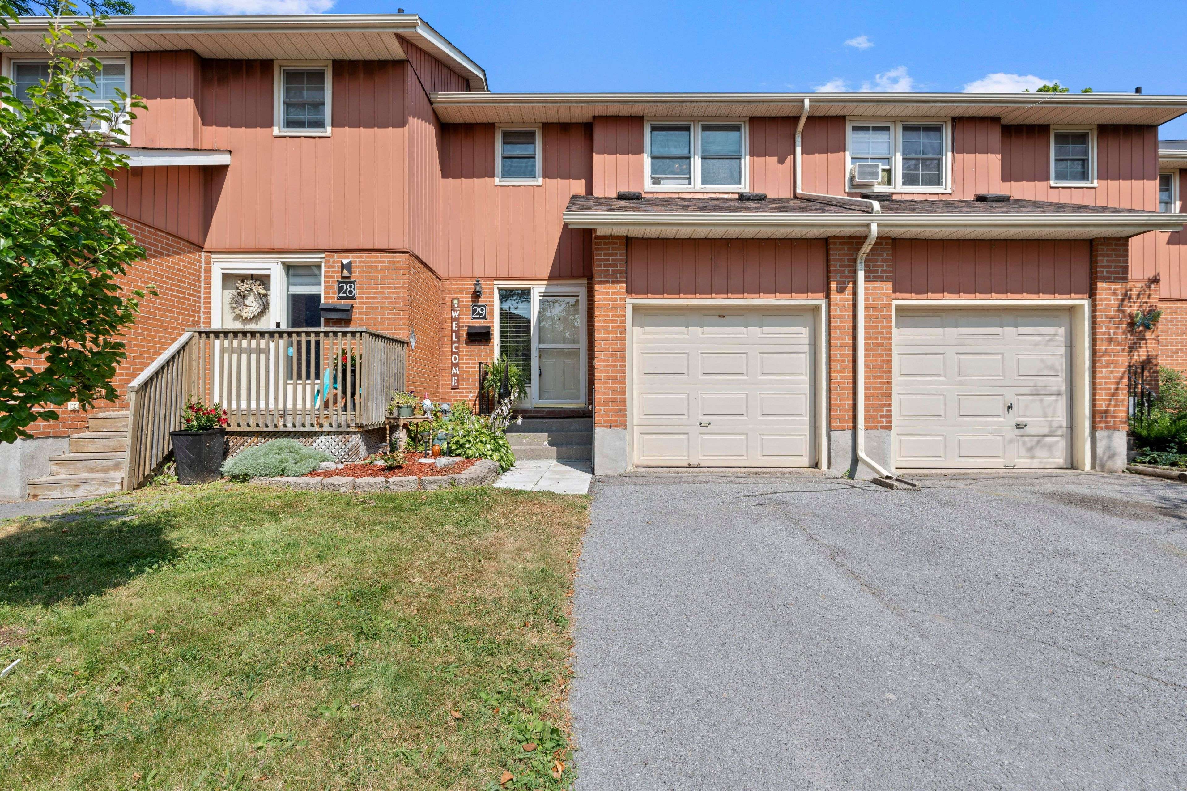 Kingston, ON K7M 6W4,19 MacPherson AVE #29