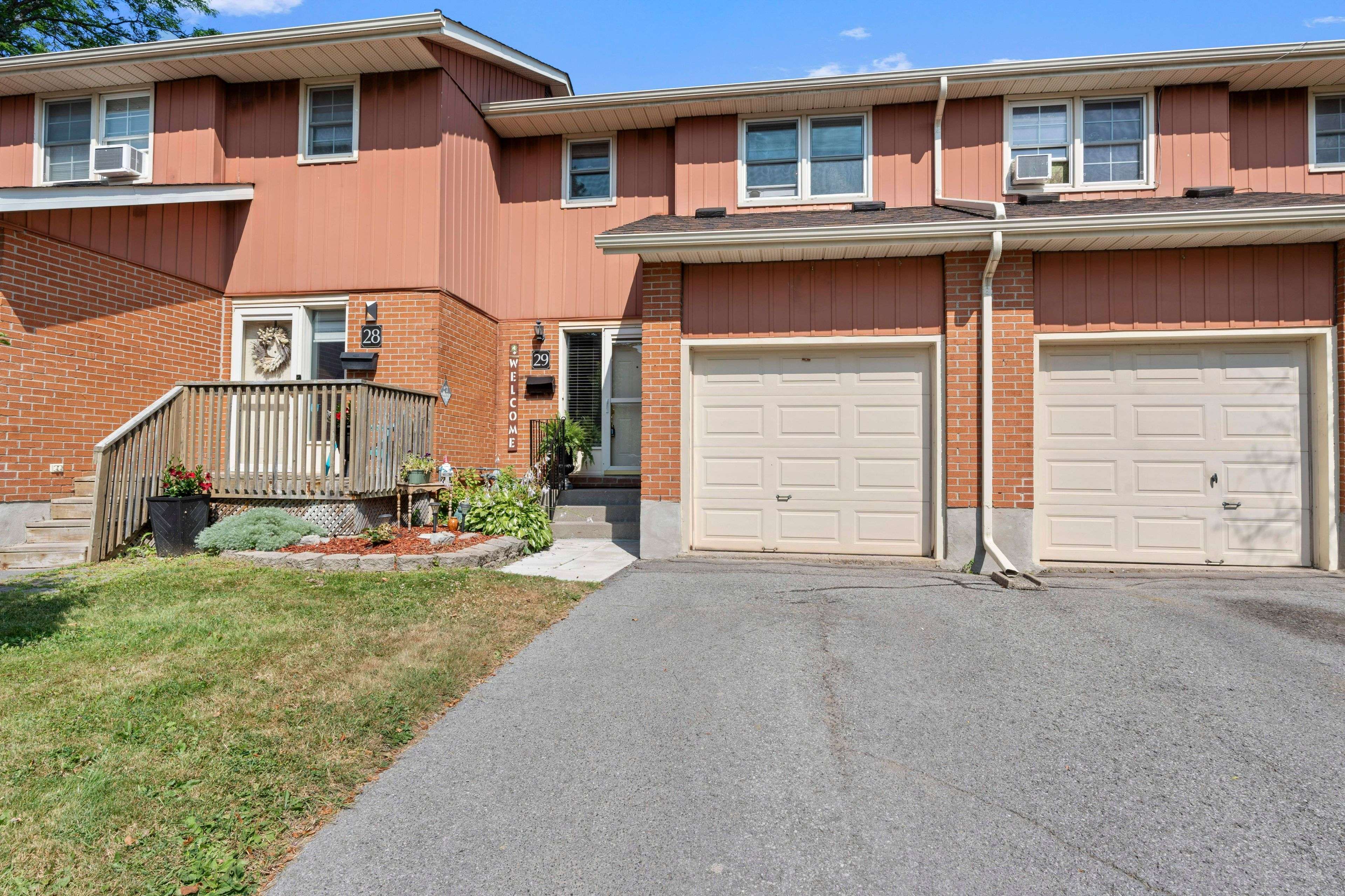 Kingston, ON K7M 6W4,19 MacPherson AVE #29