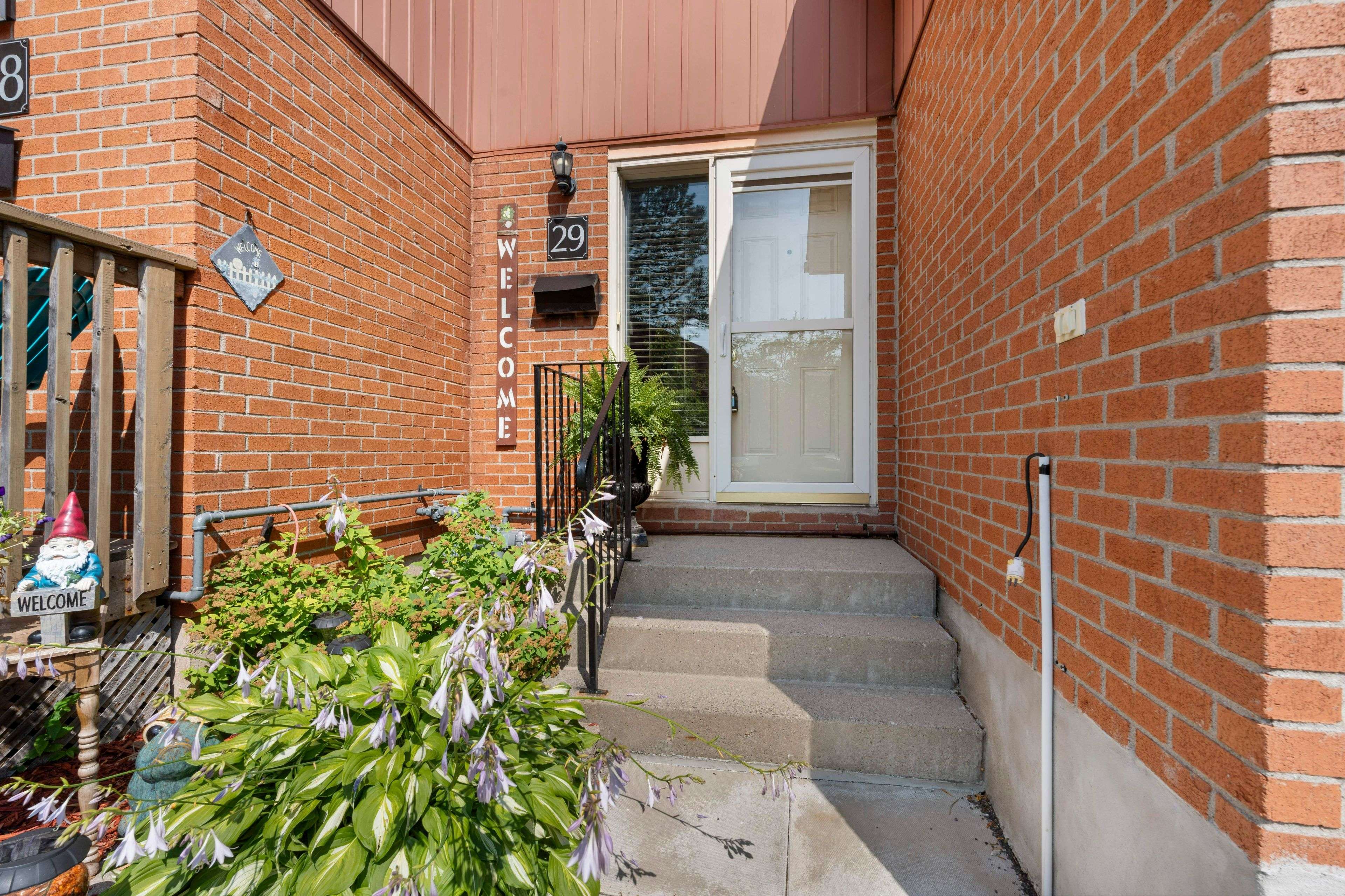 Kingston, ON K7M 6W4,19 MacPherson AVE #29