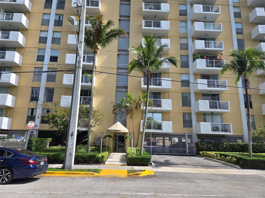 North Miami, FL 33181,2000 NE 135th St #302
