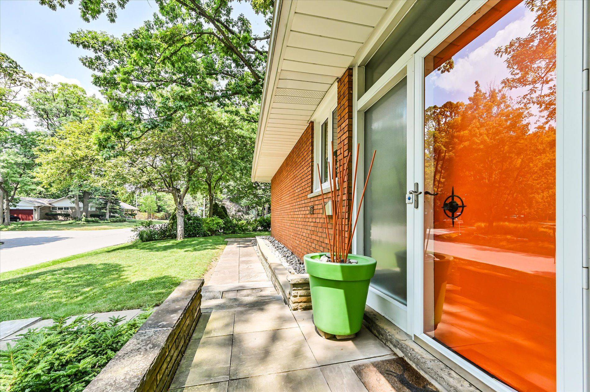 Toronto W08, ON M9B 5X1,25 Ashford DR