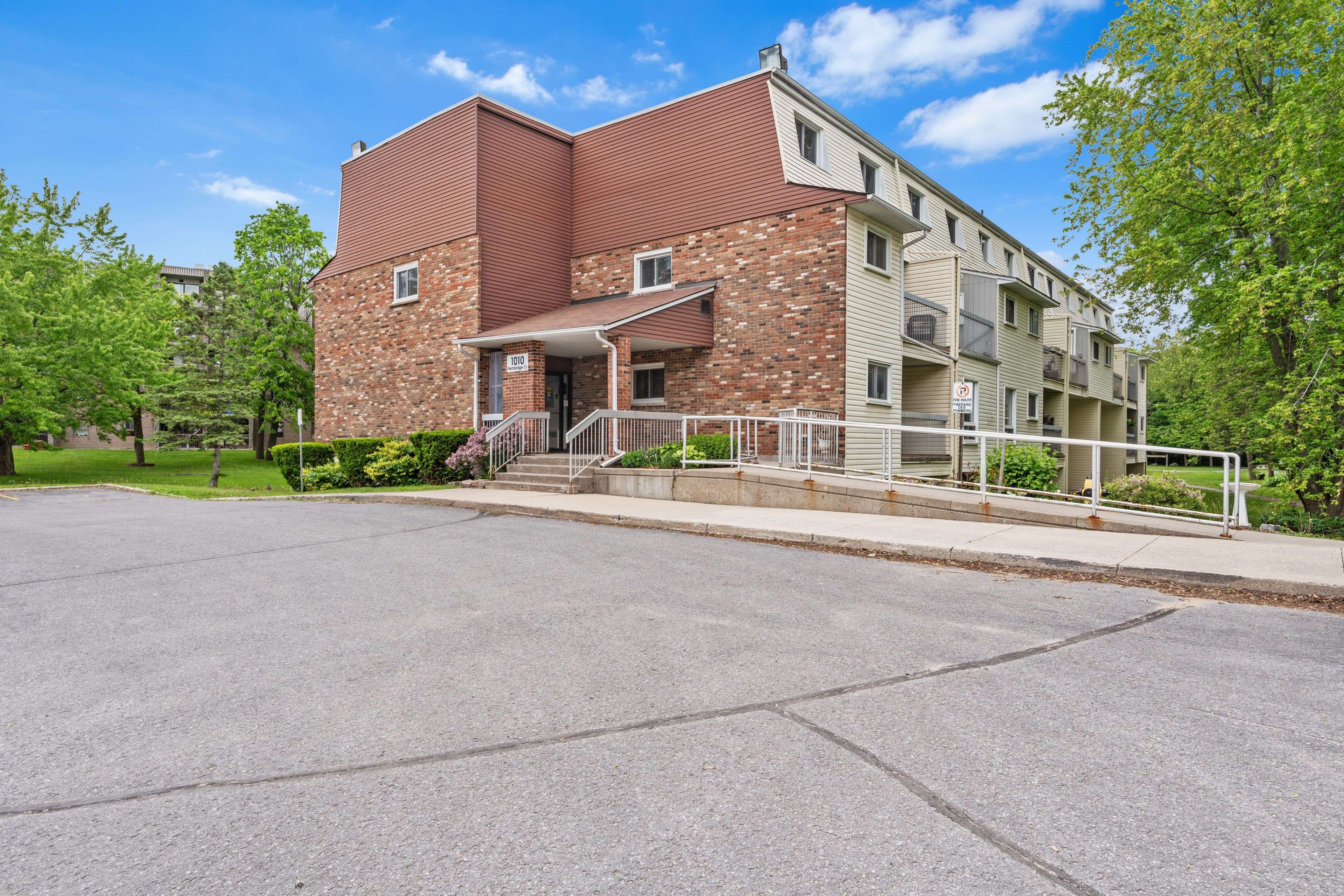 Kingston, ON K7P 1A3,1010 Pembridge CRES #102