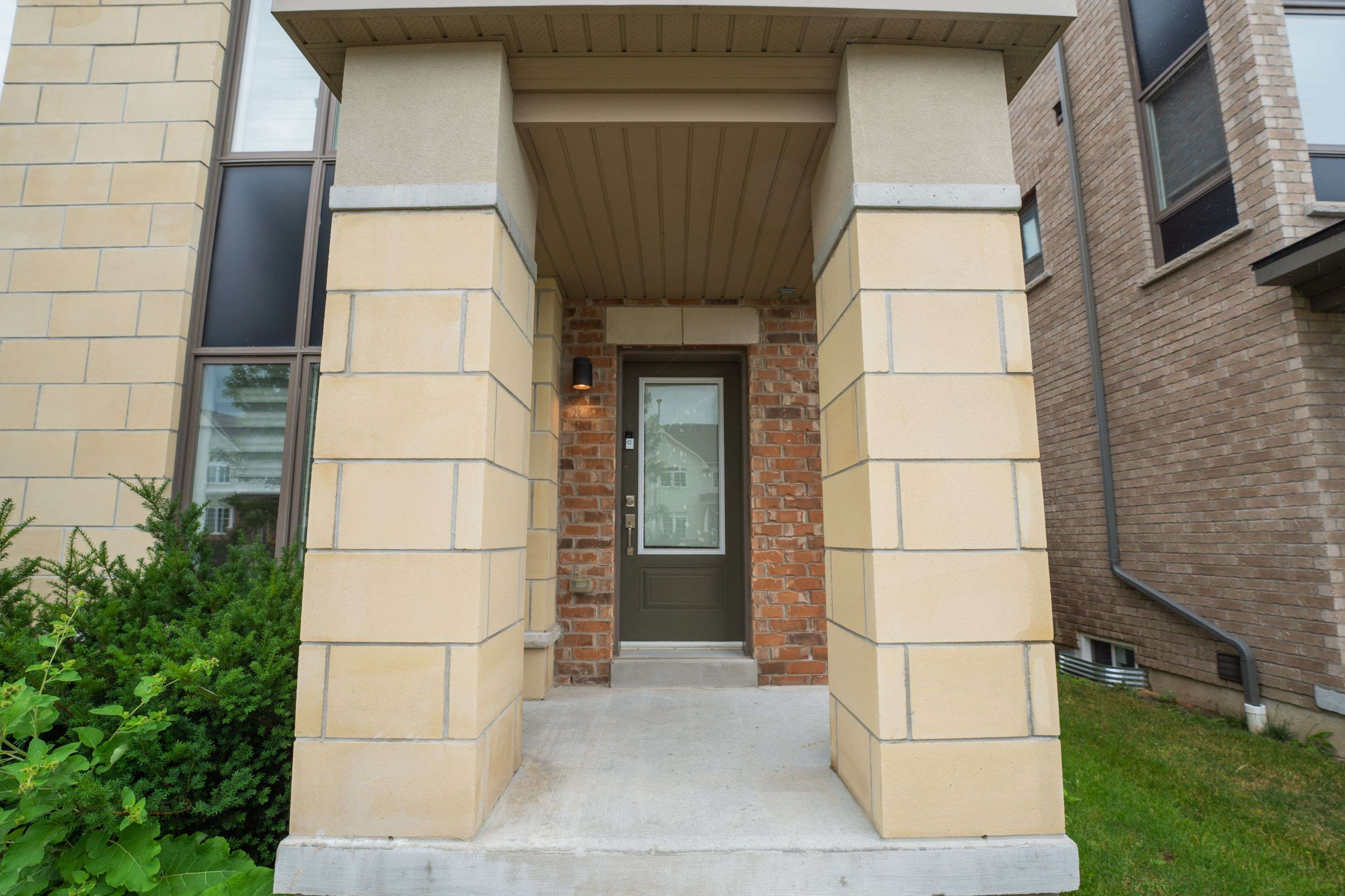 Whitby, ON L1R 0N8,33 Donald Fleming WAY #65