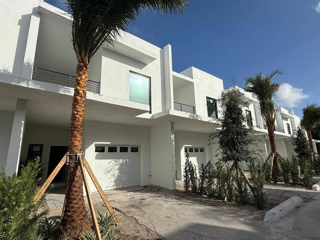 Hollywood, FL 33020,2526 Pierce St #8