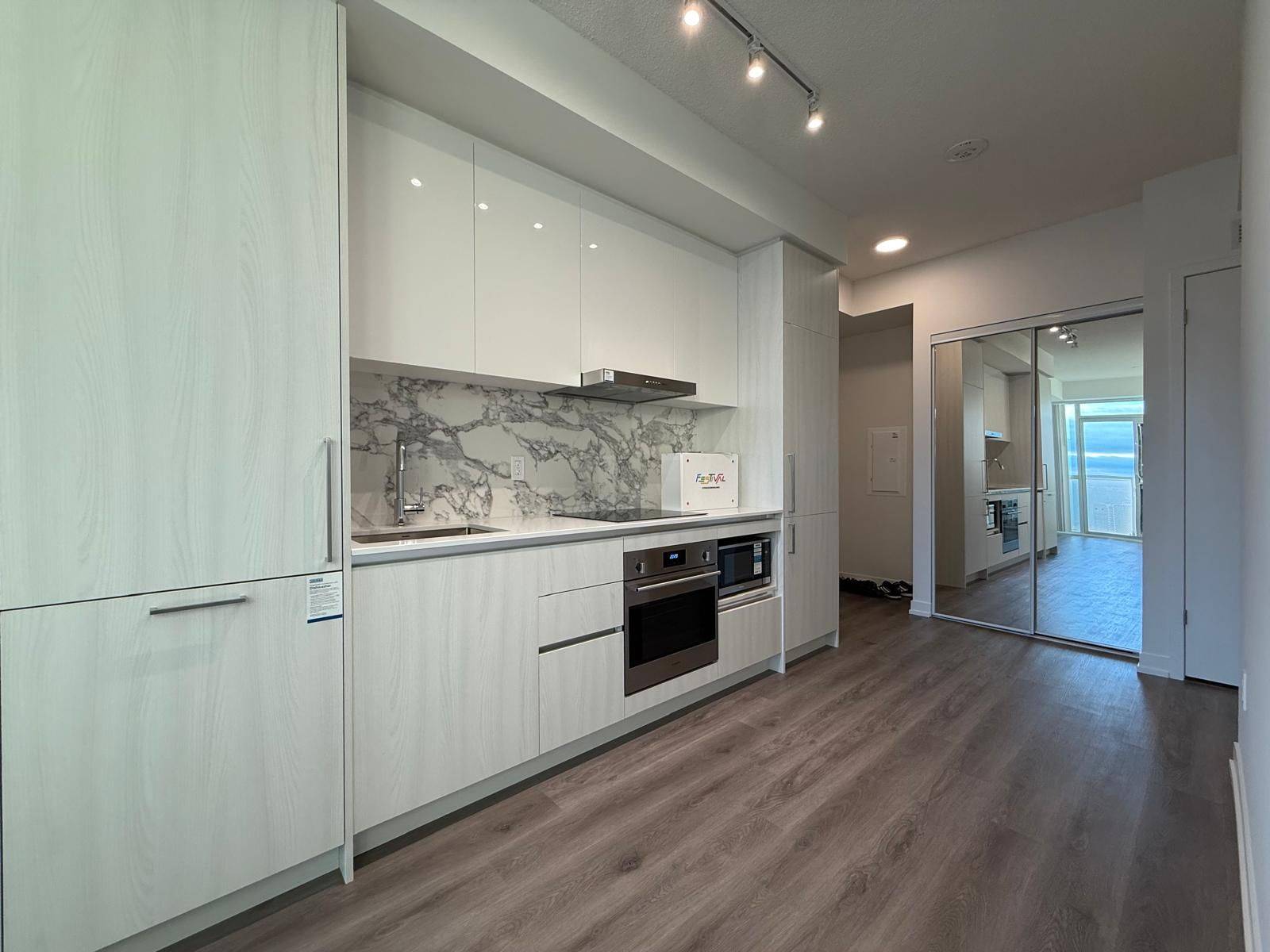 Vaughan, ON L4K 0R1,225 Commerce ST #5208