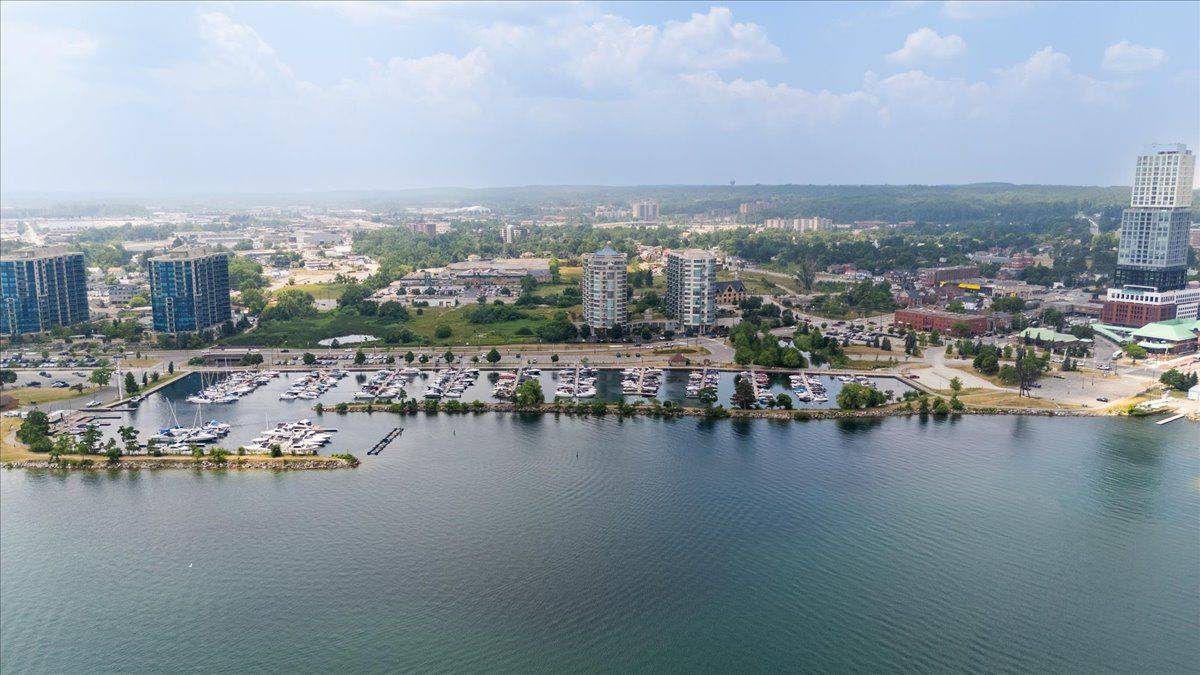 Barrie, ON L4N 9R2,2 Toronto ST #508