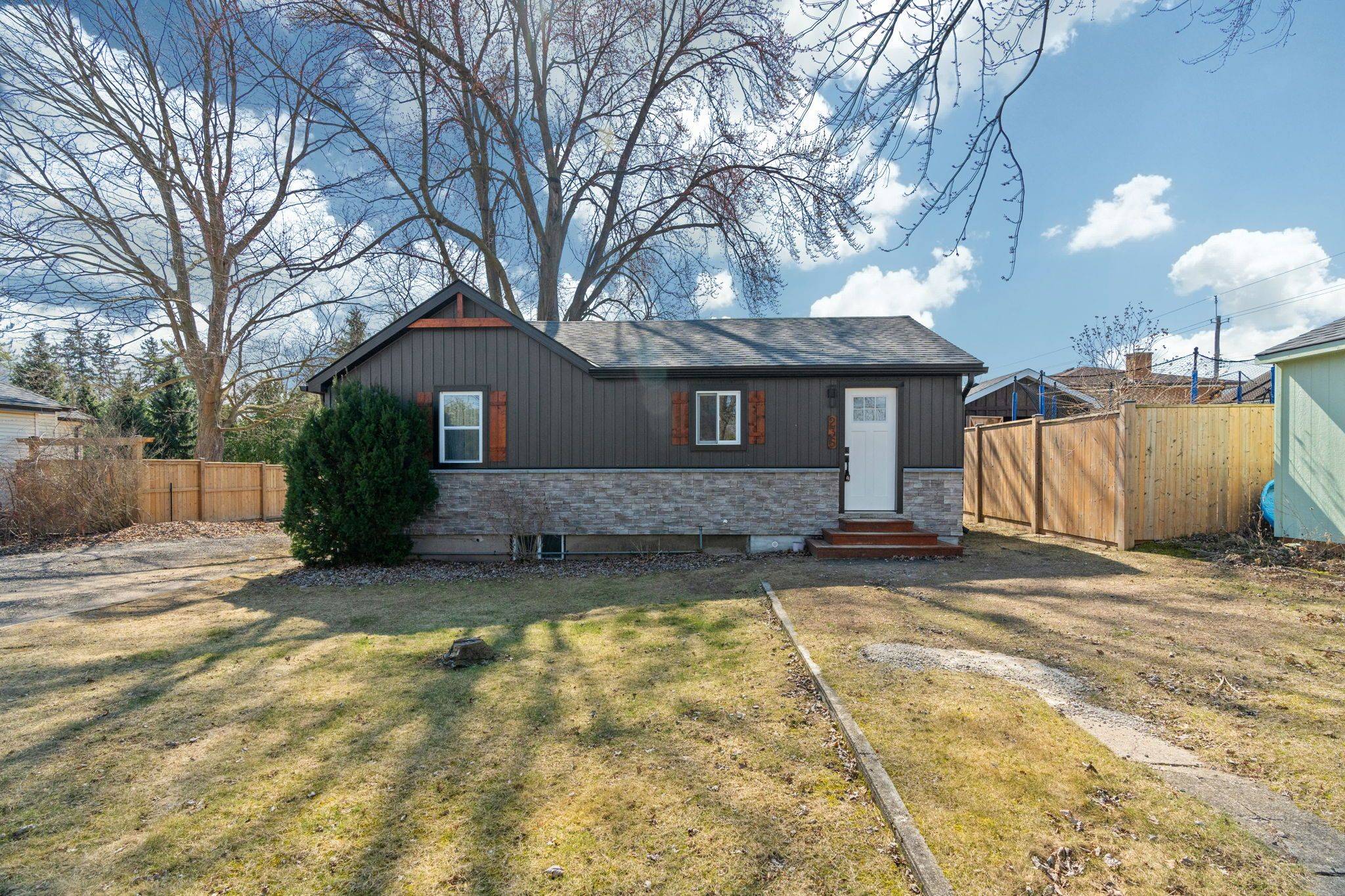 Strathroy-caradoc, ON N7G 1V3,236 Sydenham ST