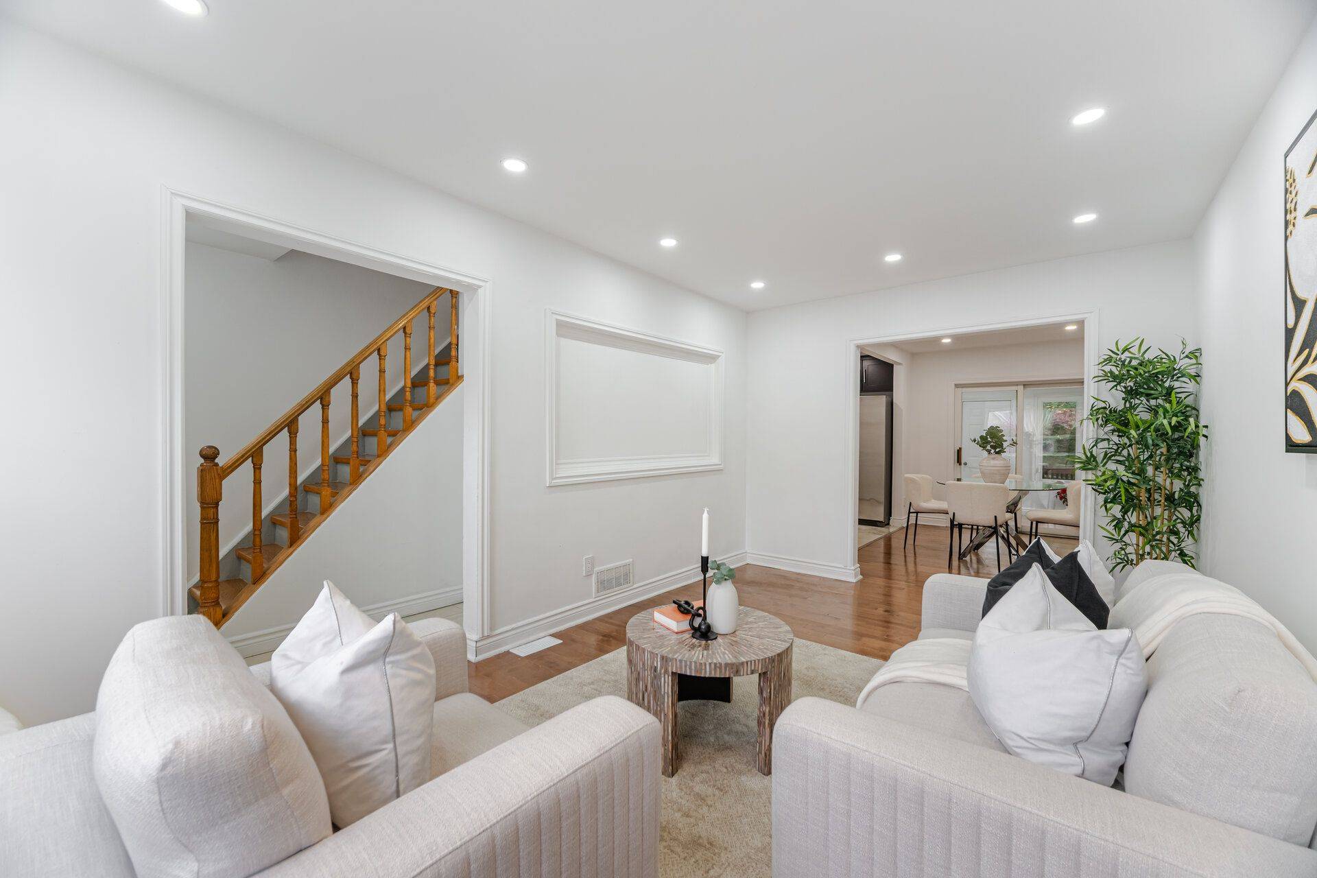 Toronto E03, ON M4B 1C6,79 Chapman AVE